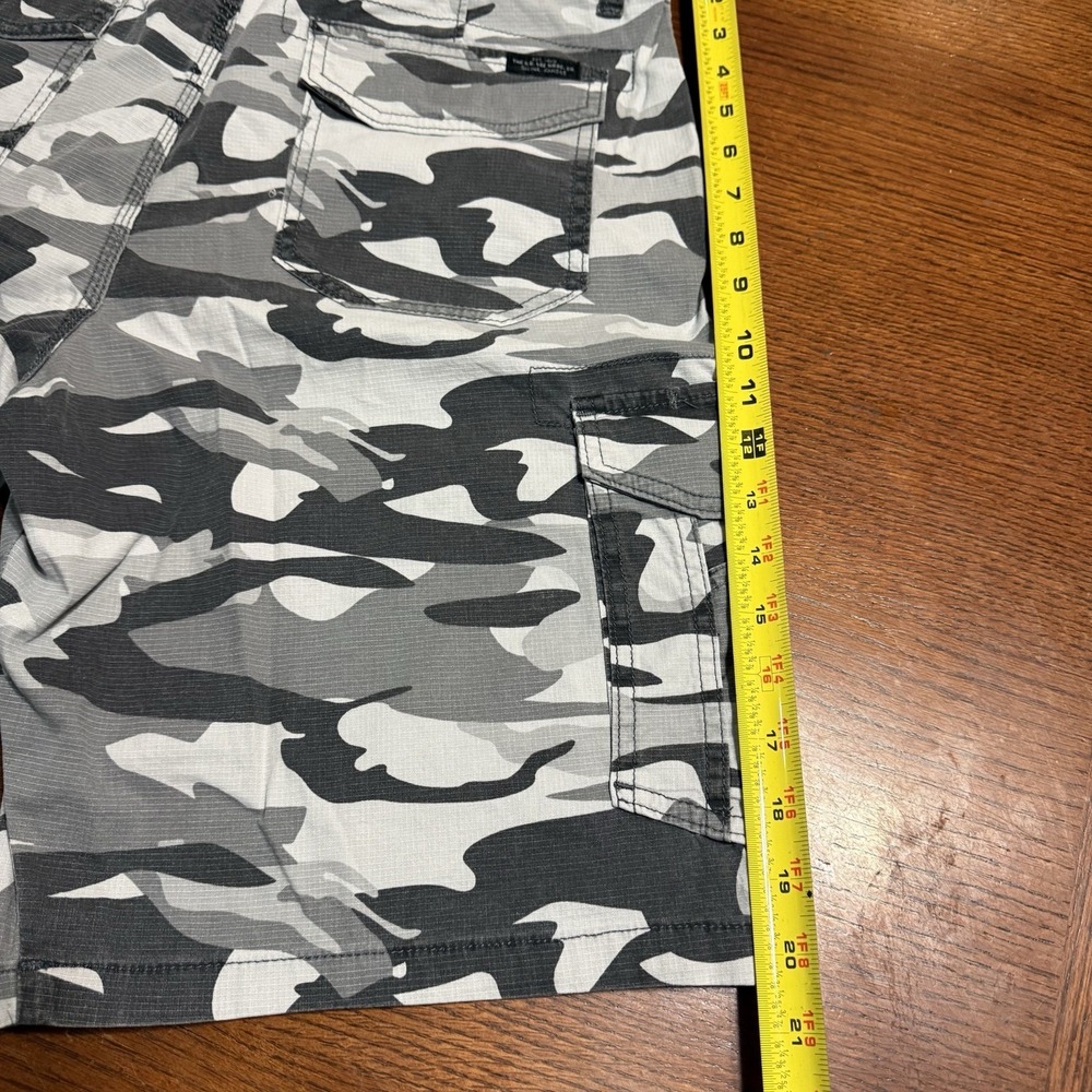 Lee Extreme Motion Cargo Shorts Mens 33 Gray Camo Stretch Performance HikingWork - Picture 12 of 16